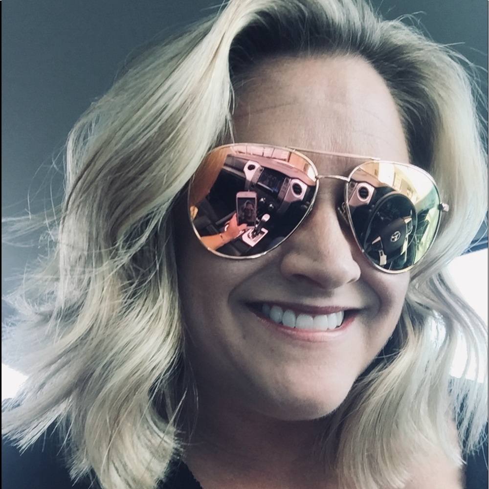 Meet your Posher, Lauren